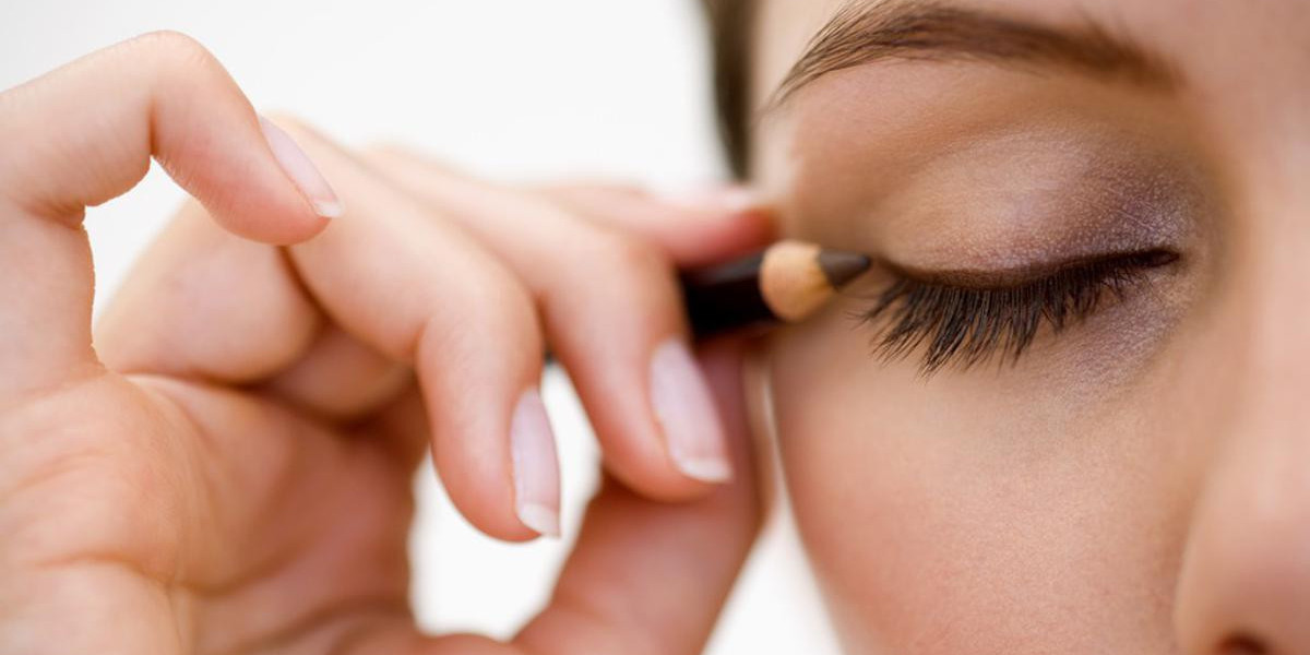 Ingredient Watchlist: What to Avoid in Eyeliner (and Why It Matters)