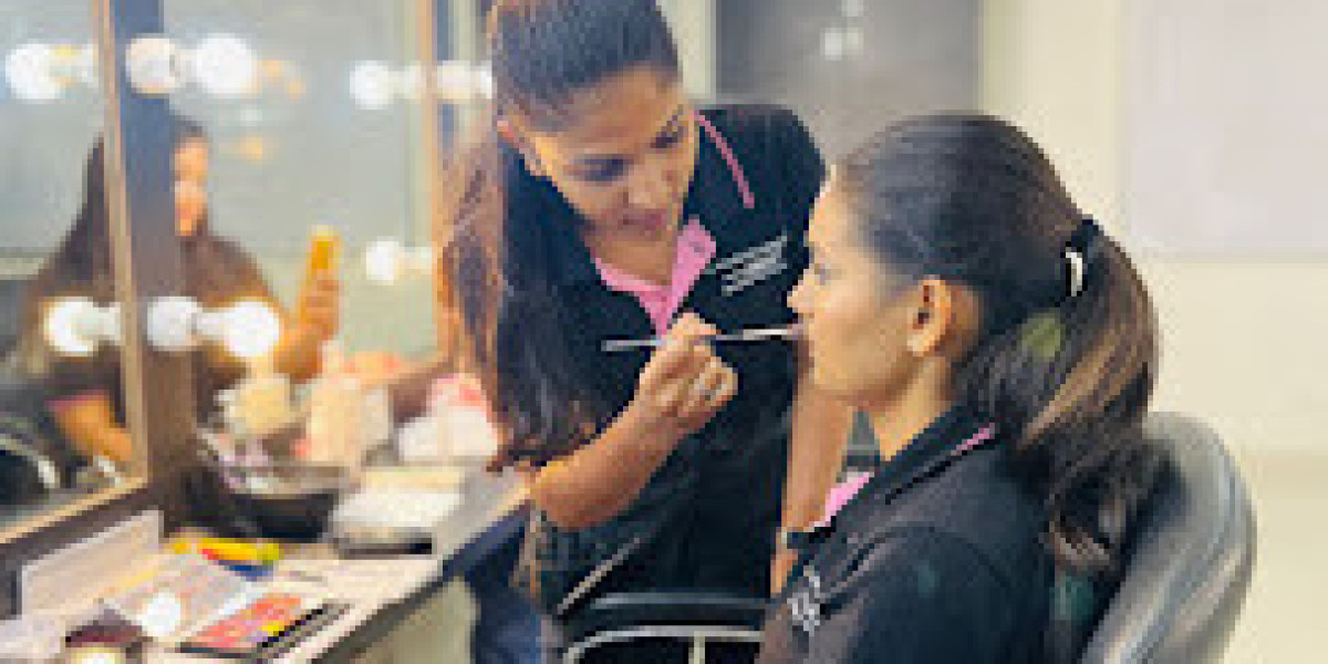 LAKMÉ ACADEMY POWERED BY APTECH - KHARADI:- Professional Makeup Courses in Kharadi