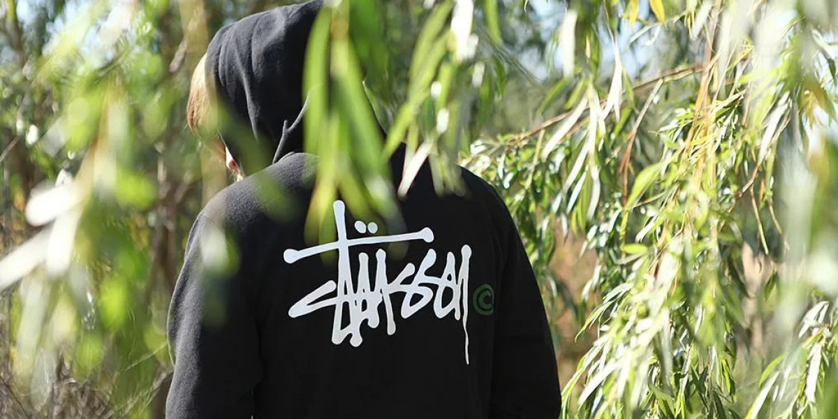 Stussy and the Stussy Hoodie: The Timeless Heart of Streetwear Culture