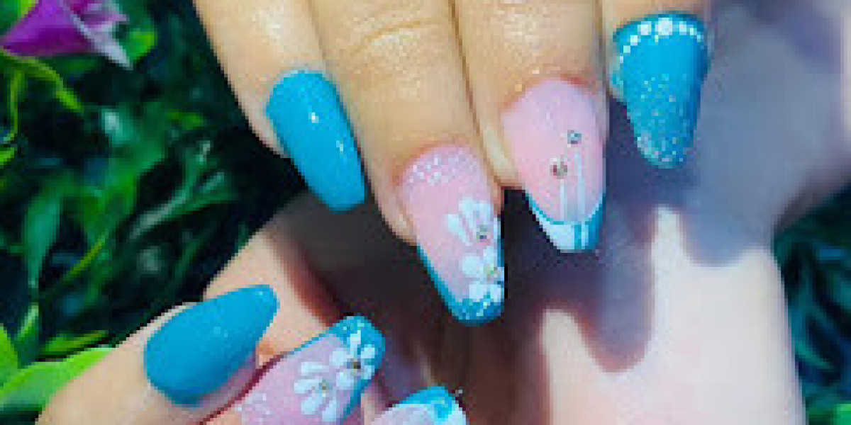 Lakme Academy Bandra, Powered by Aptech <br>:- Nail Course in Bandra