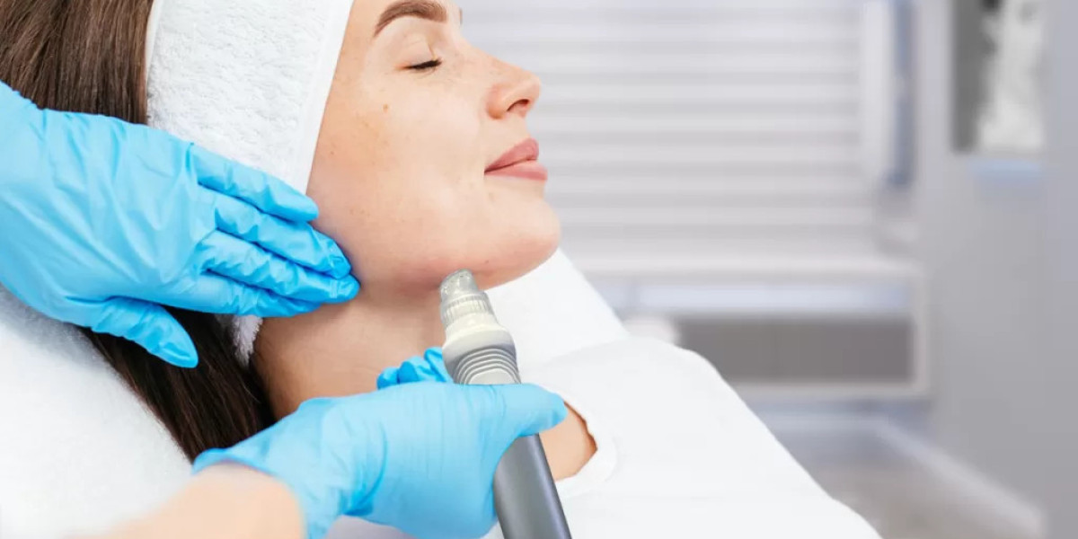 The Best HydraFacial Treatments for a Red Carpet Glow