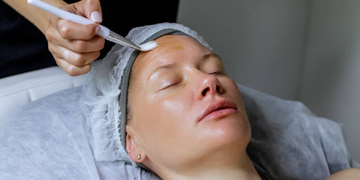Pyruvic Acid Chemical Peels: Fast Absorption for Quick Results