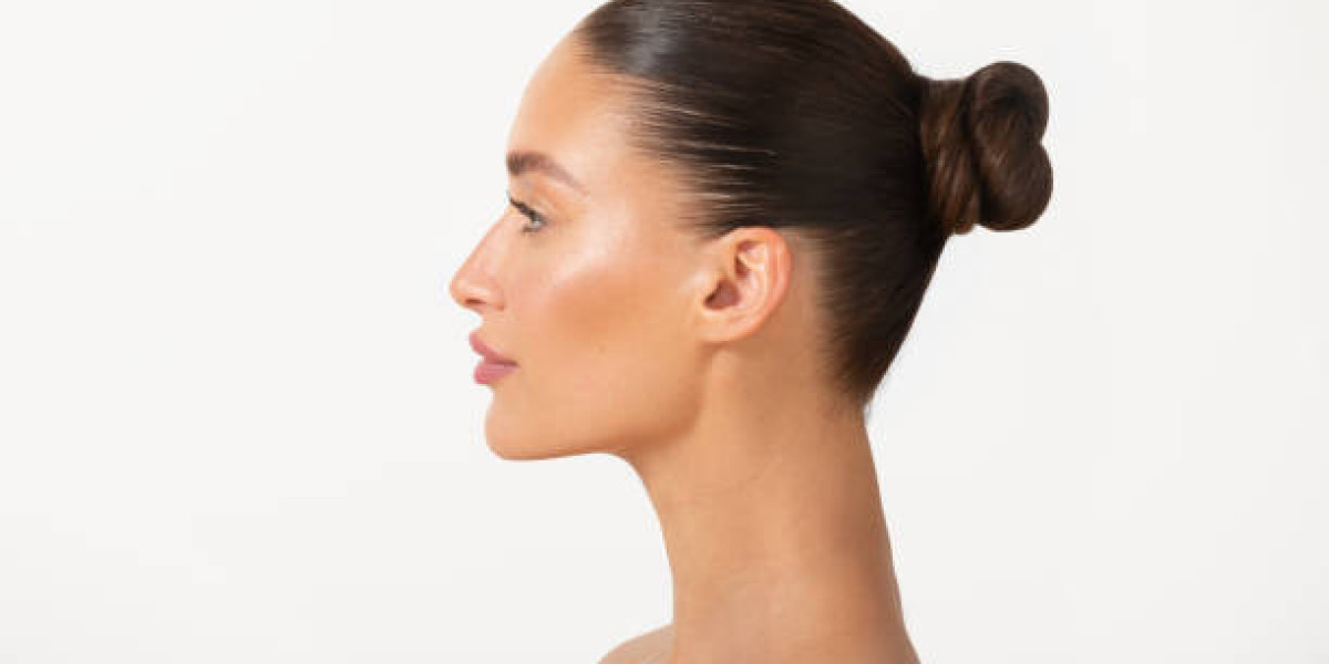 هل عملية تجميل الأنف مناسبة للجميع في الرياض؟