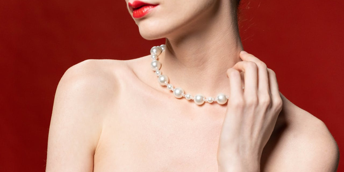 Top 5 Must-Have Necklaces in Your Wardrobe
