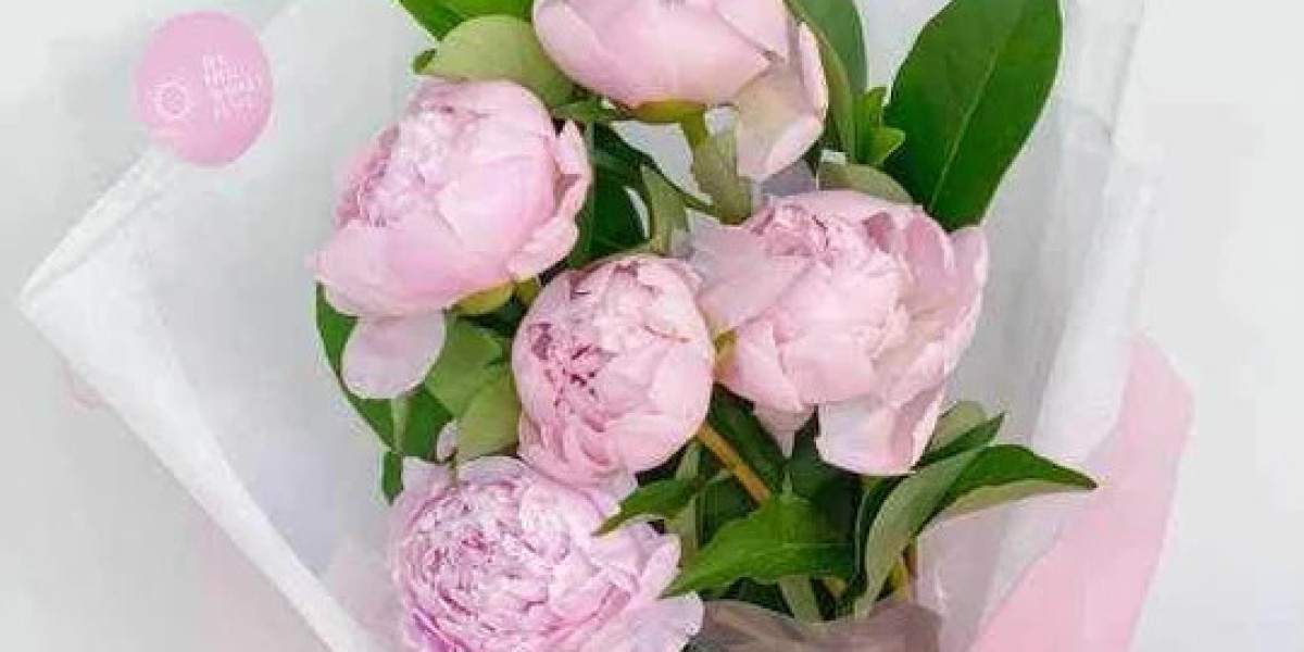 Celebrate Their Big Day with Beautiful Graduation Flowers