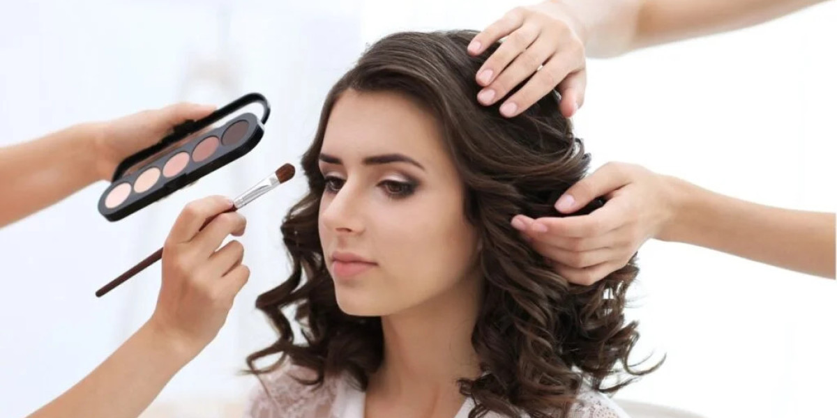 Convenient Home Service for Bridal Makeup | Divine Beauty