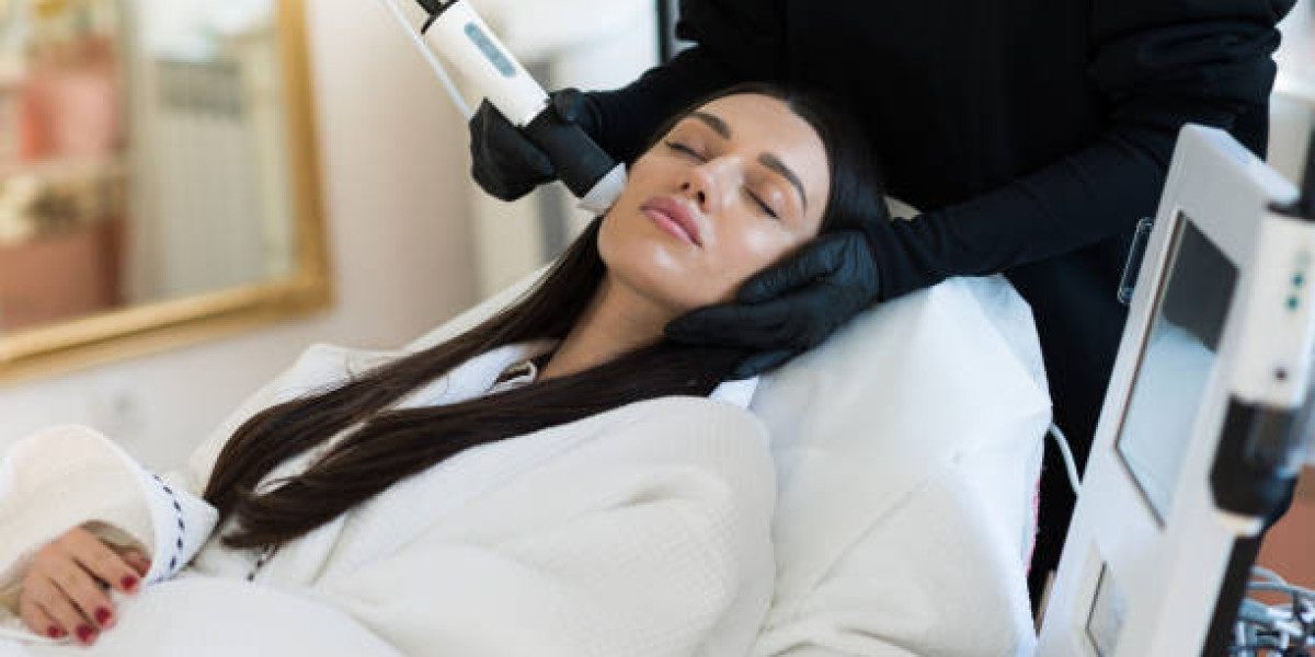 HydraFacial Treatment in Dubai Before a Flight: Beat Jet Lag Skin