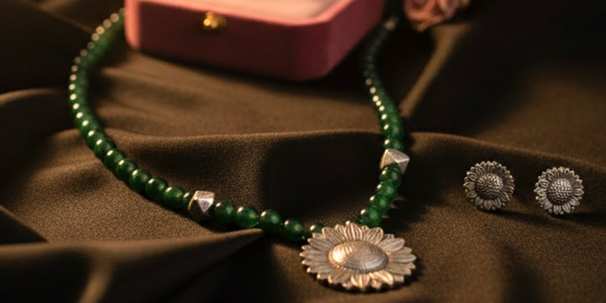Handmade Guloband Necklace: A Timeless Blend of Tradition and Elegance