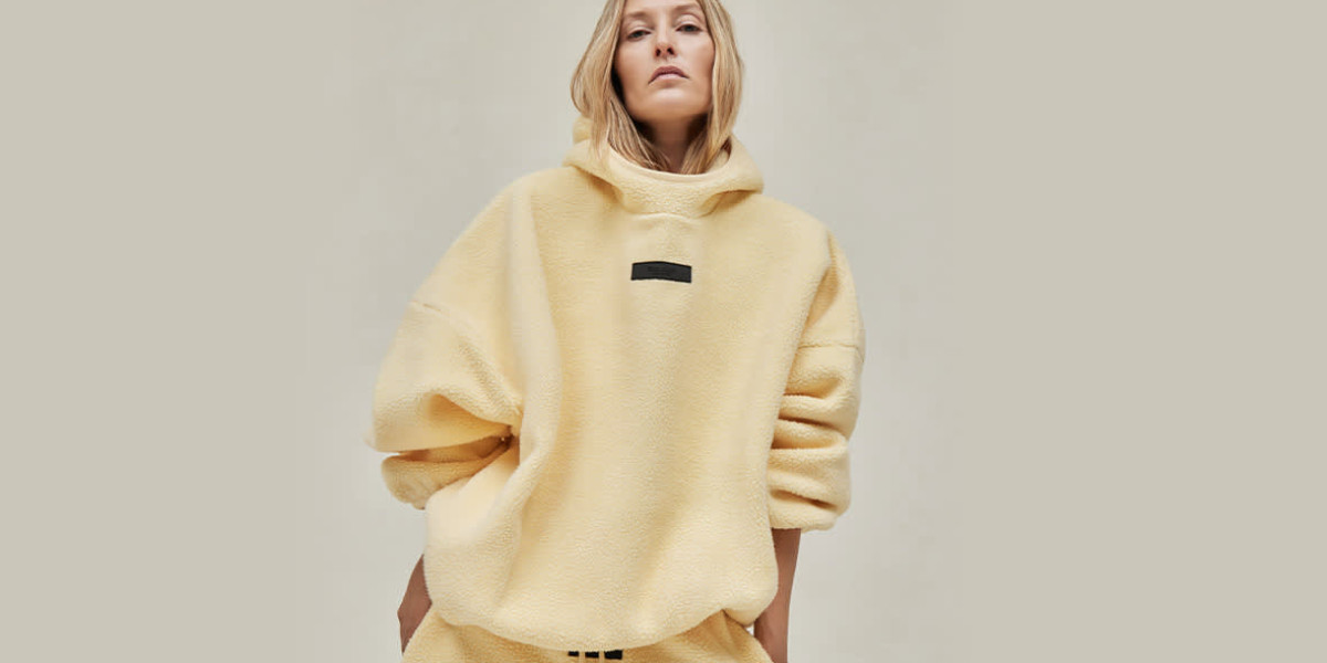 Essentials Clothing Spain: The Perfect Blend of Comfort and Modern Streetwear
