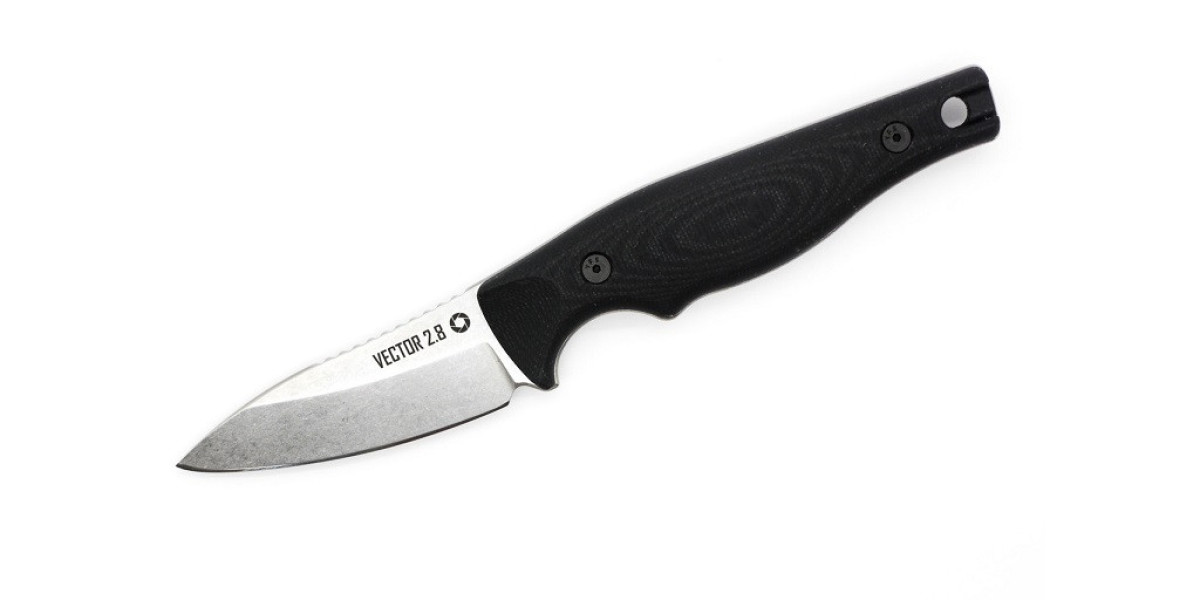 Sheath Materials and Blade Profiles in Hunting Knives