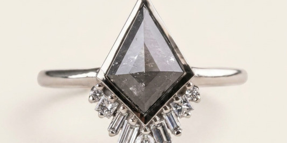 Things to Know Before Buying a Princess Cut Engagement Ring