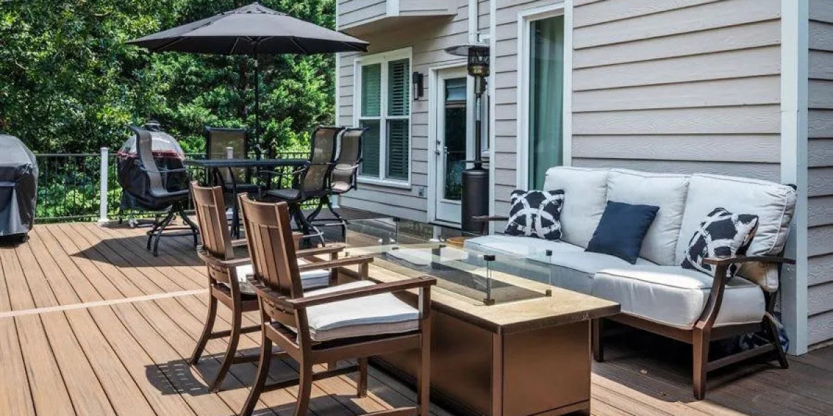 Make Outdoor Entertaining Easier with a Custom Deck