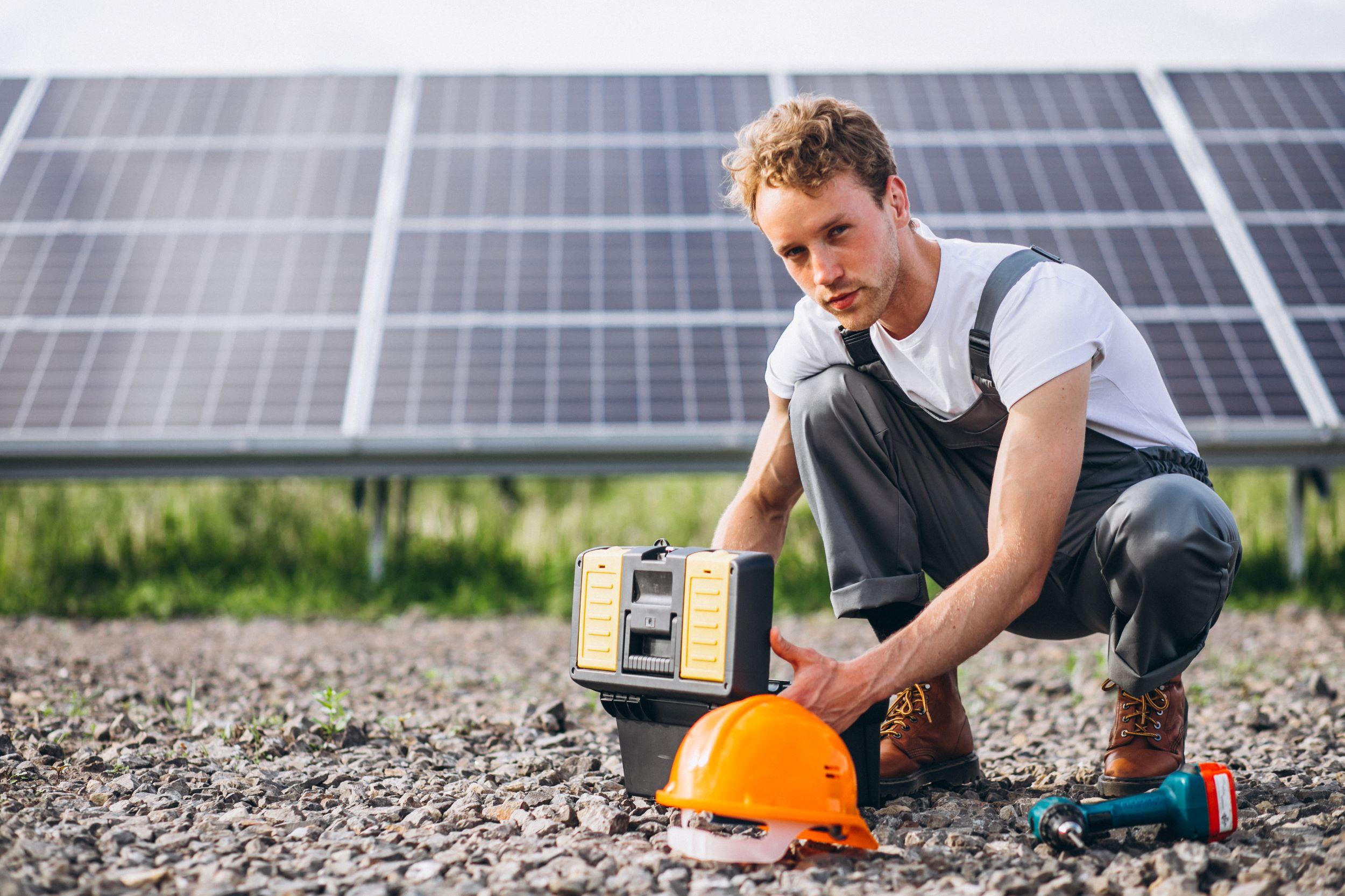 Microinverters, Batteries and Solar Panels: How These Parts Work...